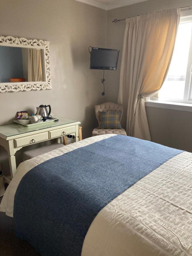 Twenty Seven Bed and Breakfast Stornoway  Buitenkant foto