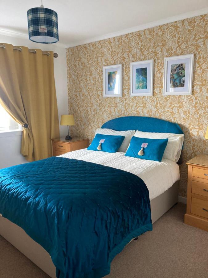 Twenty Seven Bed and Breakfast Stornoway  Buitenkant foto