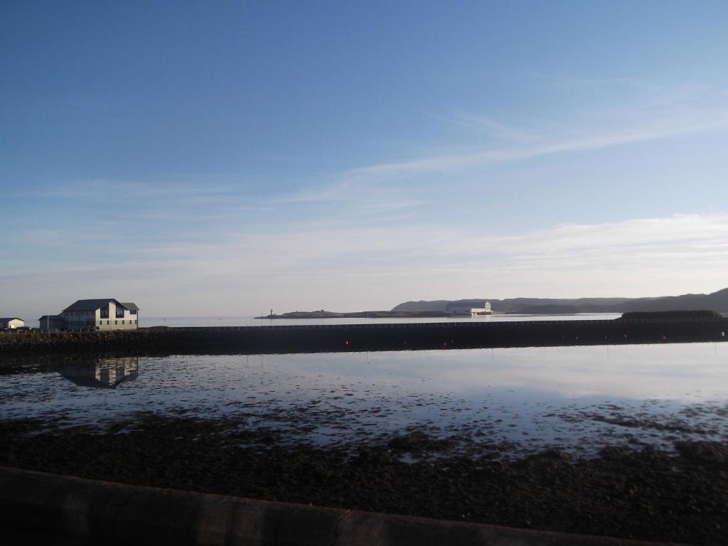 Twenty Seven Bed and Breakfast Stornoway  Buitenkant foto