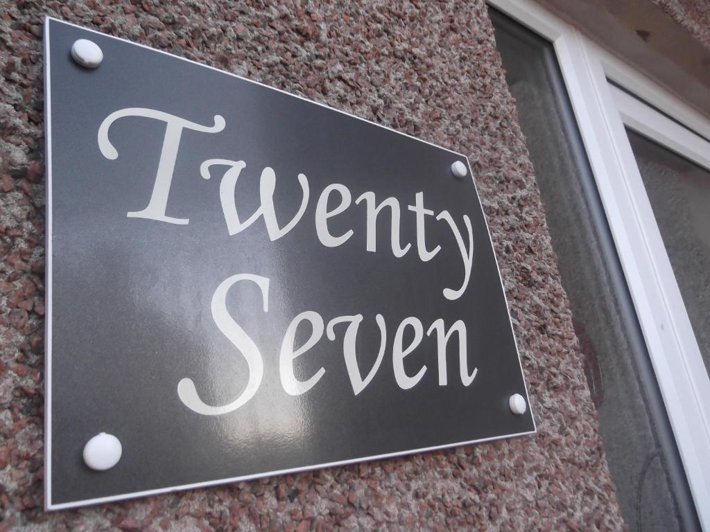 Twenty Seven Bed and Breakfast Stornoway  Buitenkant foto