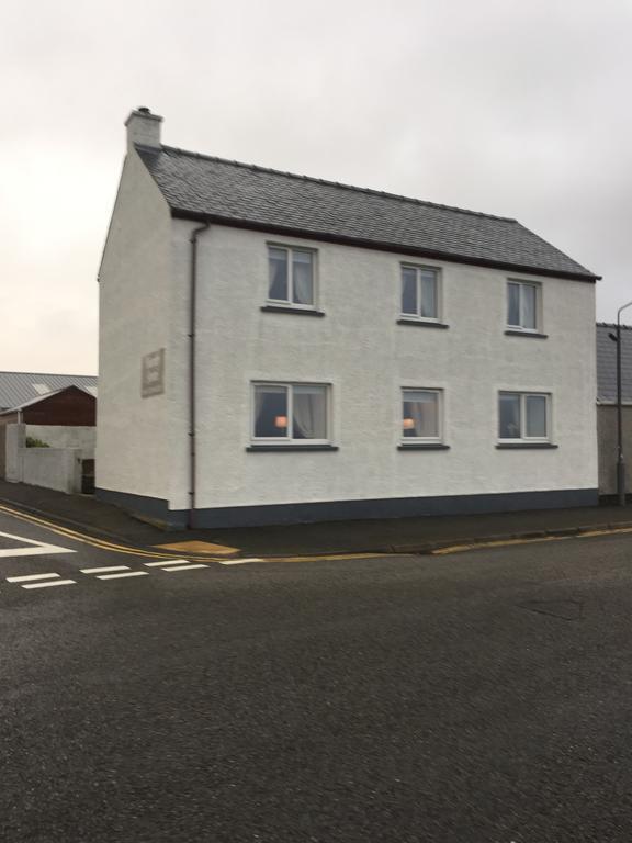 Twenty Seven Bed and Breakfast Stornoway  Buitenkant foto